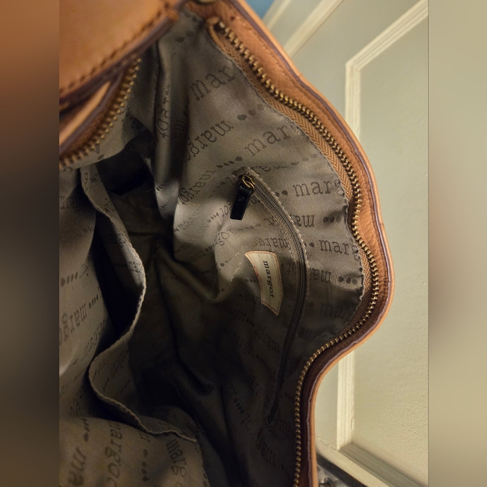Margot Black and Tan Leather Shoulder Bag - Picture 6 of 6